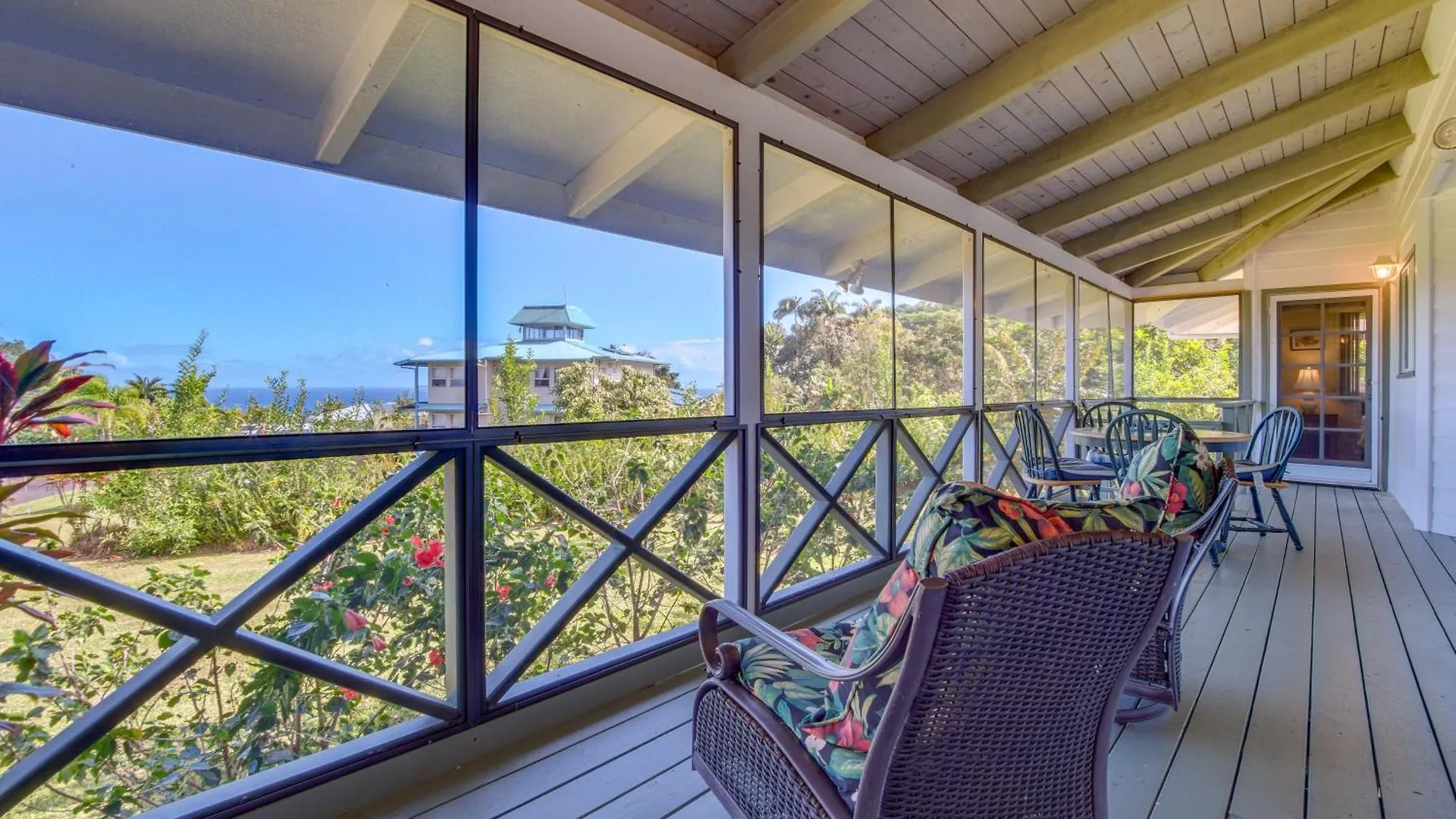 Honomu Home With Screened Lanai And Ocean Views! Pepeekeo