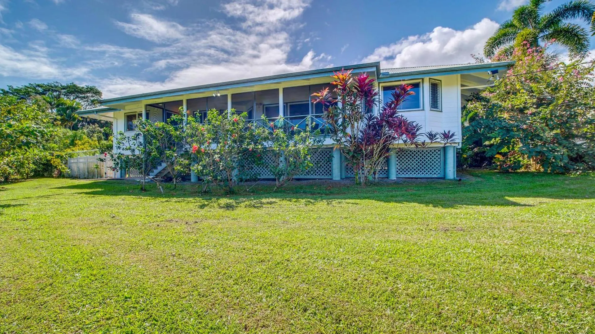 Honomu Home With Screened Lanai And Ocean Views! Pepeekeo 0*,