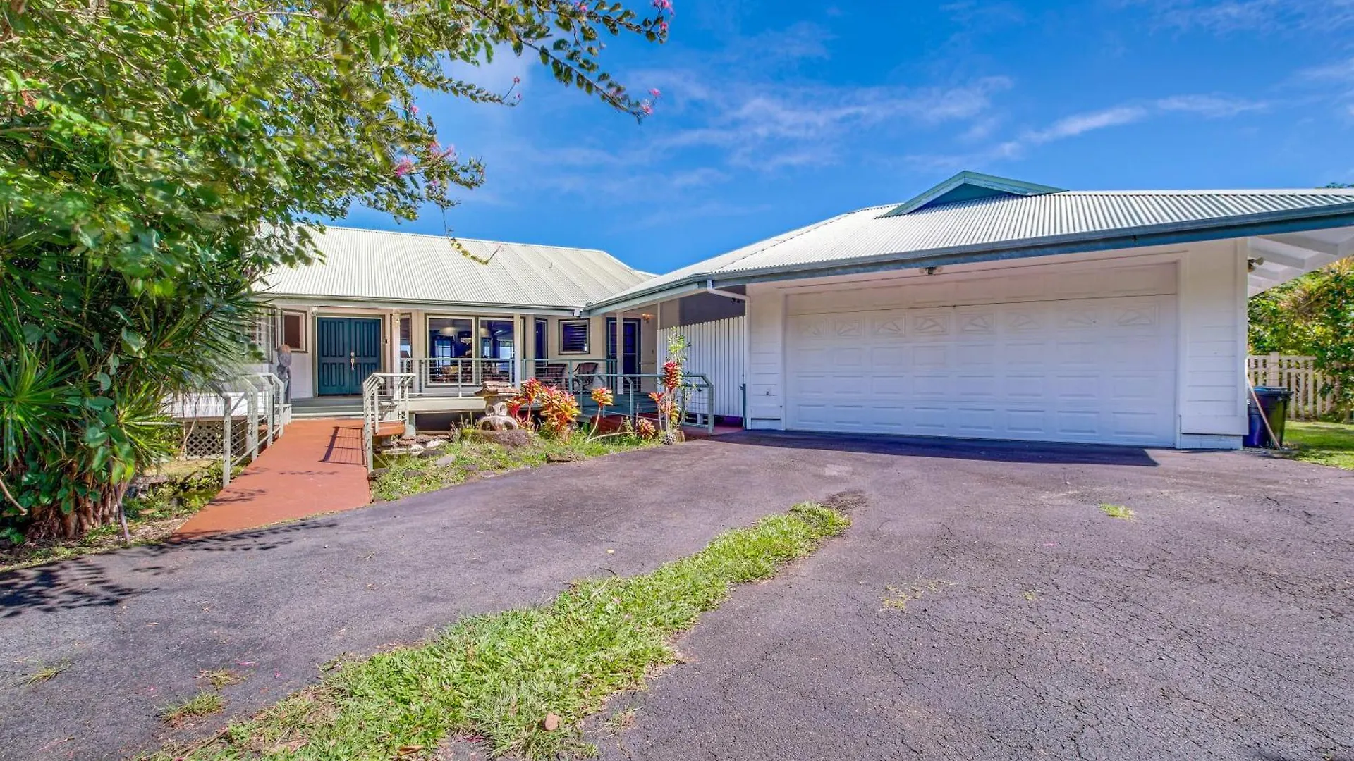 Honomu Home With Screened Lanai And Ocean Views! Pepeekeo